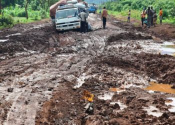 Kanungu Residents Protest Poor State of Kanyantorogo–Buhoma–Bwindi Tourism Road