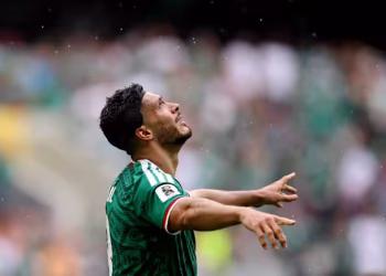 Mexico Beat Nine-Man South Africa 2-0 in World Cup Opener at Estadio Azteca