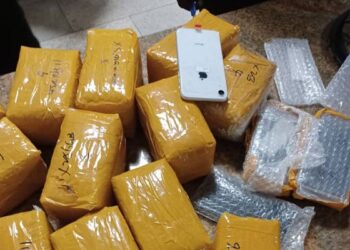 URA at Entebbe Airport confiscates iPhones worthy Shs220m