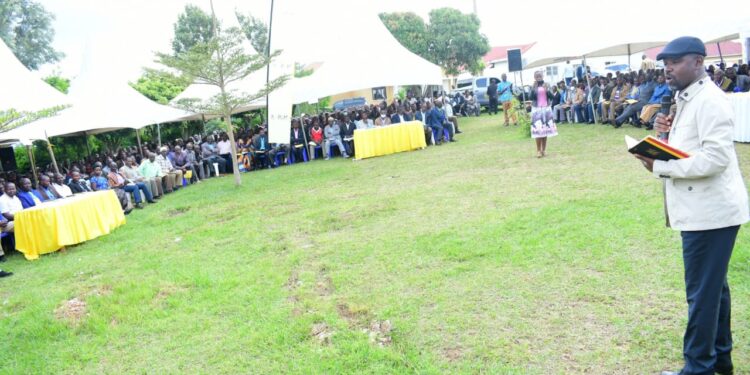 1,300 people receive PDM funds in Ntungamo district