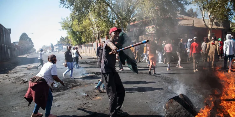 Uganda to Evacuate 746 Citizens From South Africa After Xenophobic Violence